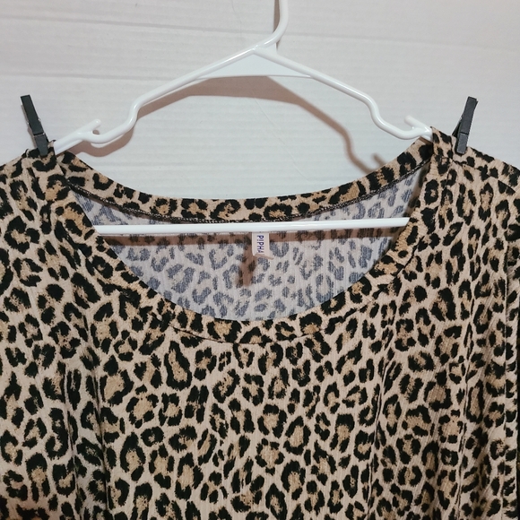 PIPHANY SIZE 2X SCOOP NECK LEOPARD PTINT ELASTIC CUFFS & HEM - Picture 7 of 8